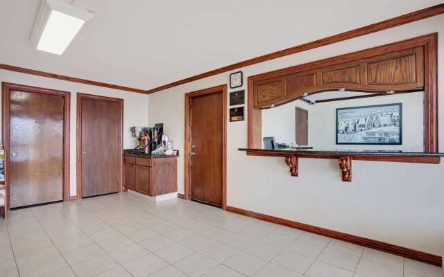 Super 8 by Wyndham Oklahoma/Frontier City