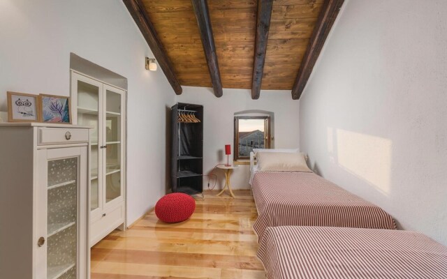 Beautiful Home in Kanfanar With Jacuzzi, Wifi and 7 Bedrooms