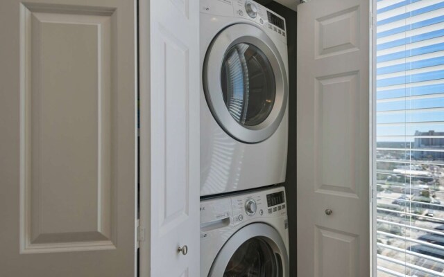 Majestic Beach Towers by iTrip