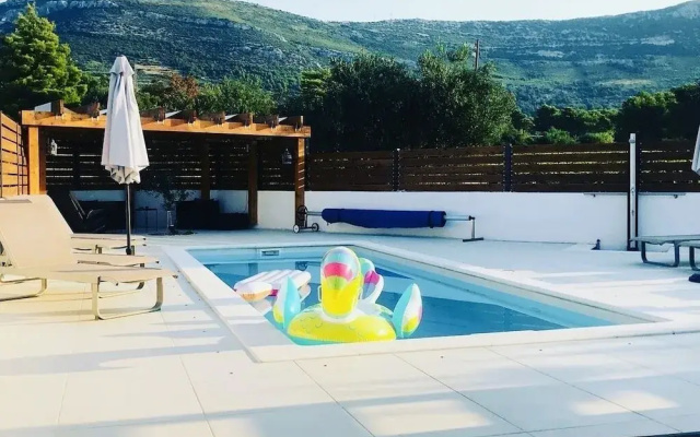 Remarkable 4-bed House in Kaštel Novi