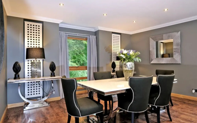 Enchanting Home With Furnished Balcony in Cults, Scotland
