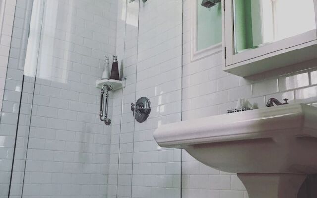 Castle La Crosse Bed and Breakfast