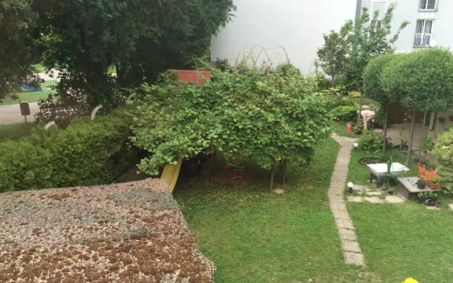 leopoldauer apartment