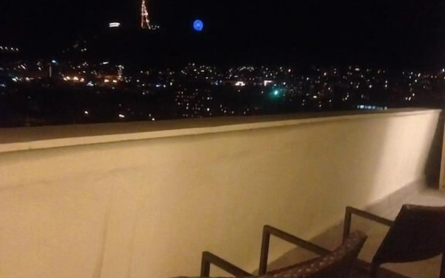 Hotel Tbilisi Central by Mgzavrebi