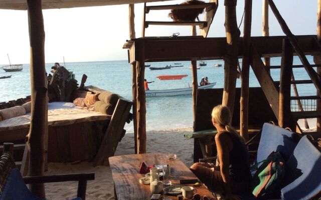 Kajibange bar and guesthouse
