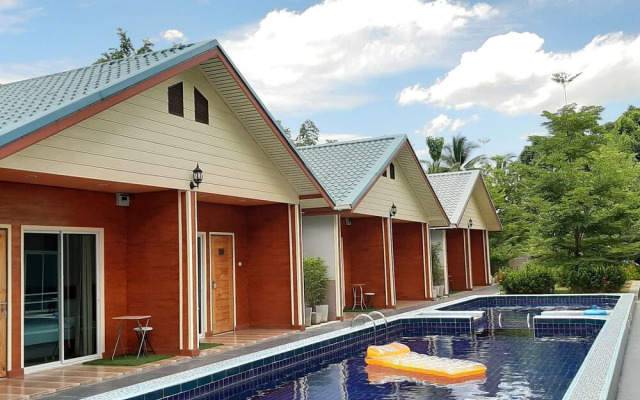 Phenwaree Amphawa Resort