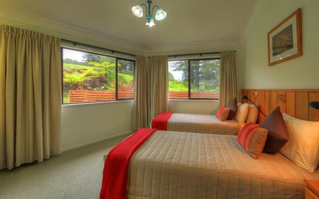 Whispering Pines – Guest Rooms – Burnt Pine