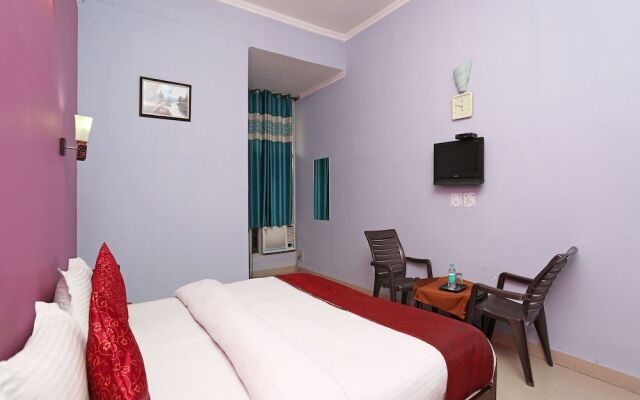OYO 12784 Hotel Roomers