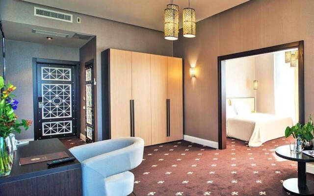 Ark Palace Hotel