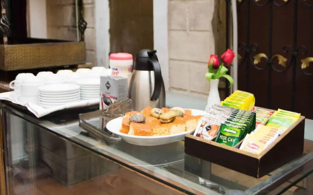 Hotel Adonis Palace