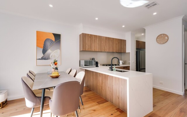 StayAU Stylish 4BR Home Ringwood