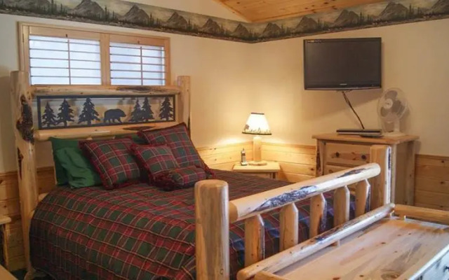 RedAwning Crater Lake Trail #1492