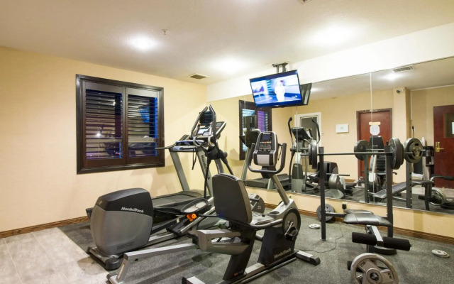 Foxwood Inn & Suites