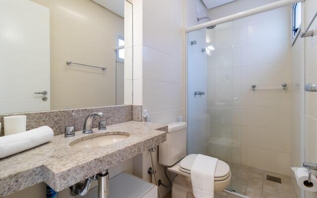 Apto em cond. a beira mar com piscina EAR0401