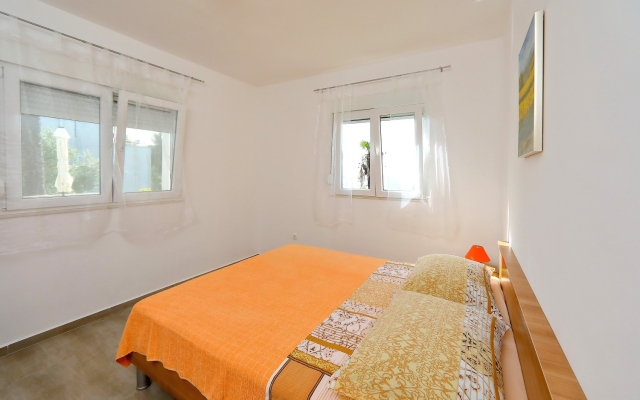 Apartment Aleksandra - 10 m from sea: A6 Bibinje, Zadar riviera
