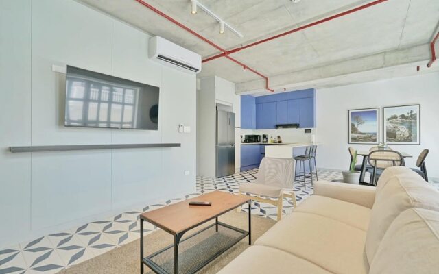 w Spectacular 2BR in Plaza Herrera