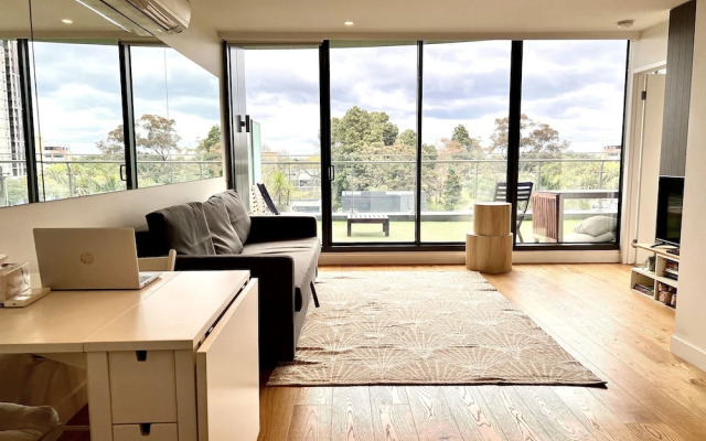 Readyset Apartment on Emerald