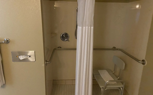 Country Inn & Suites by Radisson, Dundee, MI