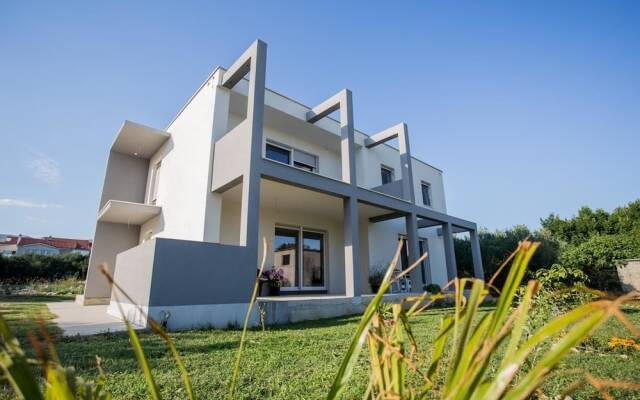 Enelani Apartments