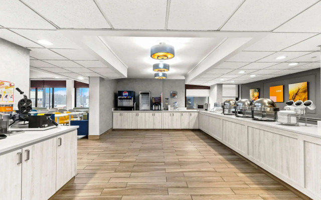 Comfort Inn & Suites Evansville Airport
