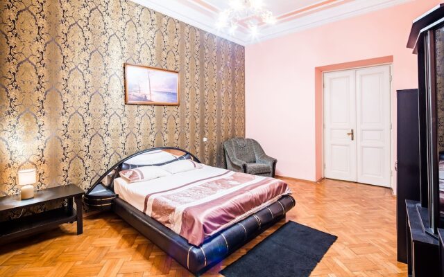 Three bedrooms & studio in the Center