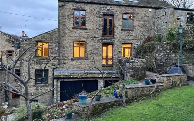 Oldmill-2bed-sleeps6-hottub-privategarden