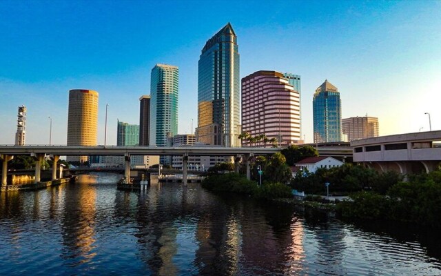 Saint Joseph Suites Down Town Tampa