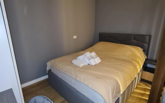 Sunny Apartment - Blloku Tirana, near Lake