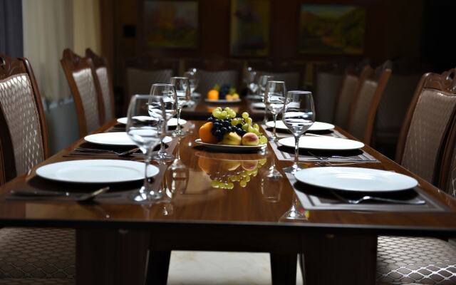 Shaki Host House