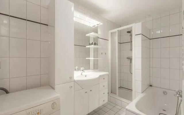 Modern Suites Near Beach