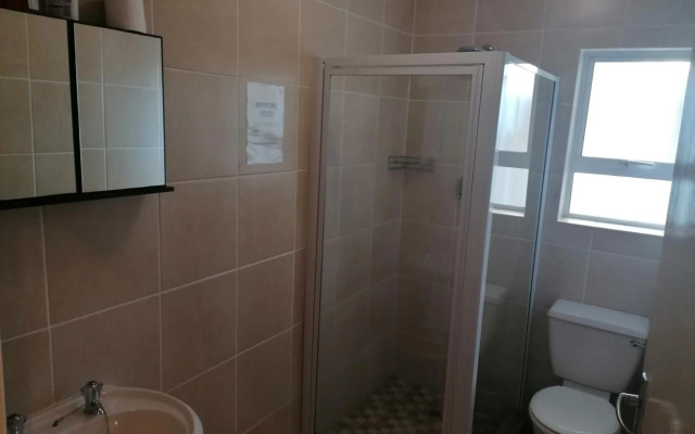 Captivating 3-Bed House in Kempton Park