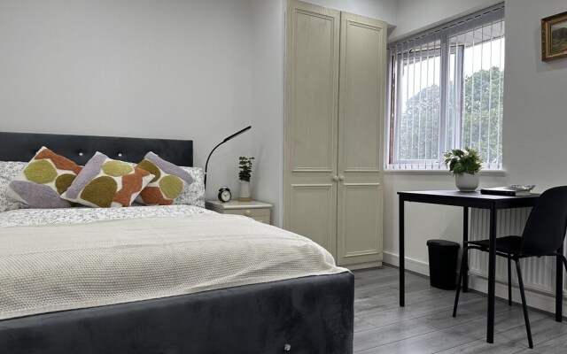 Stunning 4-bed House in Birmingham