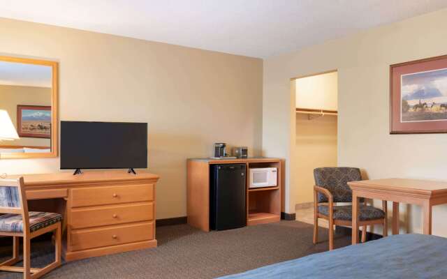 Travelodge by Wyndham Edson