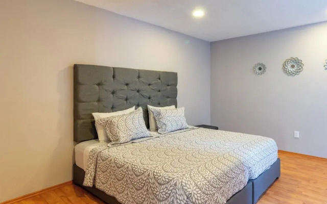 Penthouse Near Masaryk , Sleeps 16 , Pet Friendly