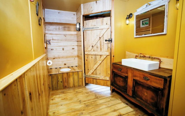 Luxury Glamping Retreat in Battle