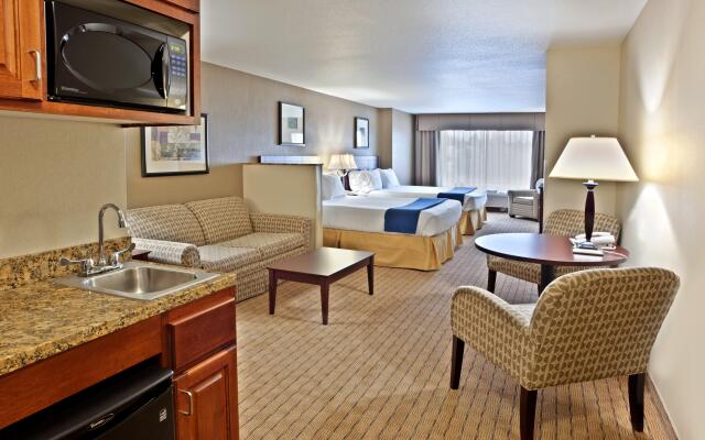 Holiday Inn Express Hotel & Suites Vancouver Mall by IHG