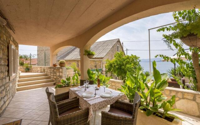 Apartments Matea - 20m from sea