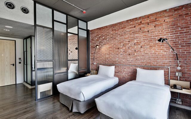 U.I.J Hotel & Hostel