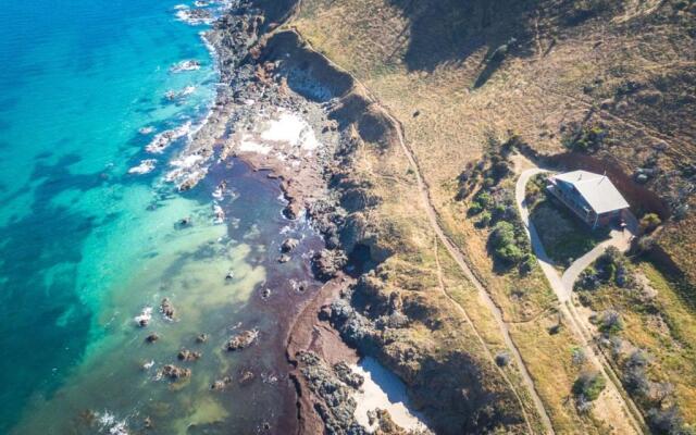 Cliffs End Beach Shack - 105 Gold Coast Drive, Carrickalinga