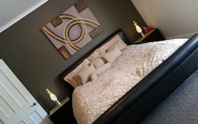 Hollywood Tree House