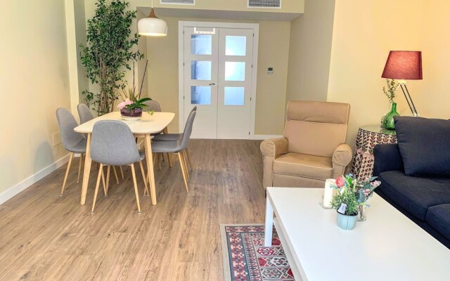 Homely Málaga Obispo con Parking