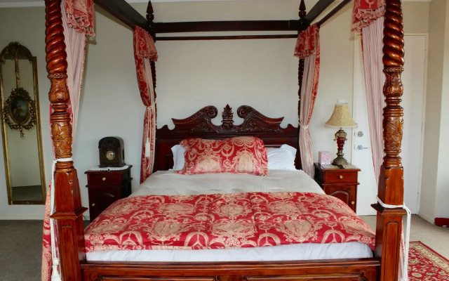Tudor Manor Bed & Breakfast