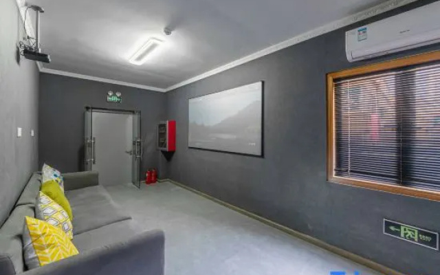 Quark E-sports Hotel