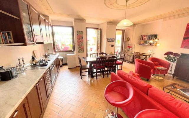 Central Spoleto Apartment With Large Sunny Terrace With Views