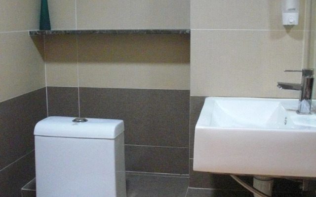 Empire Commercial Hotel