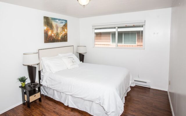 Seattle Skyline Supreme - New Apt - Sleeps 6
