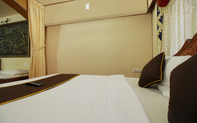 Hotel Gaylord by OYO Rooms