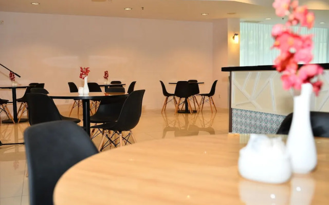 TF Riverside Hotel