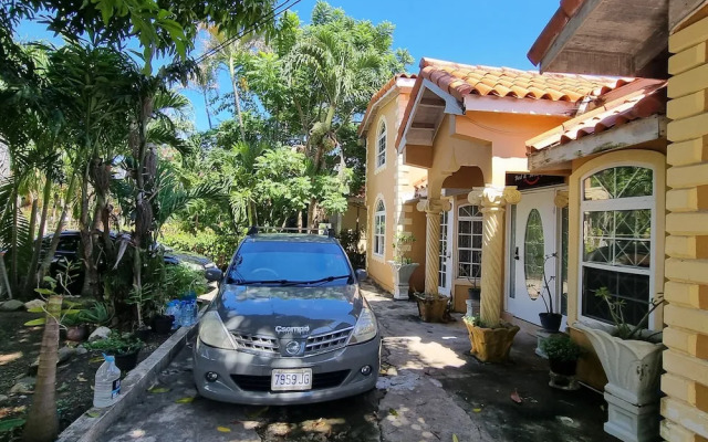 Csompo Empire one bedroom apt