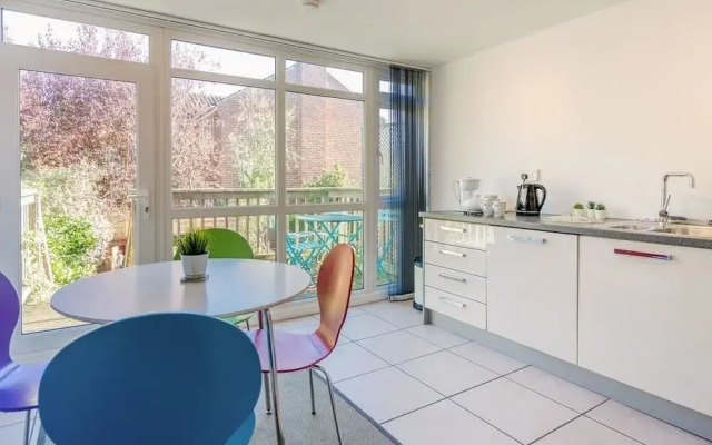 Central Townhouse With Double Terrace and Free Parking